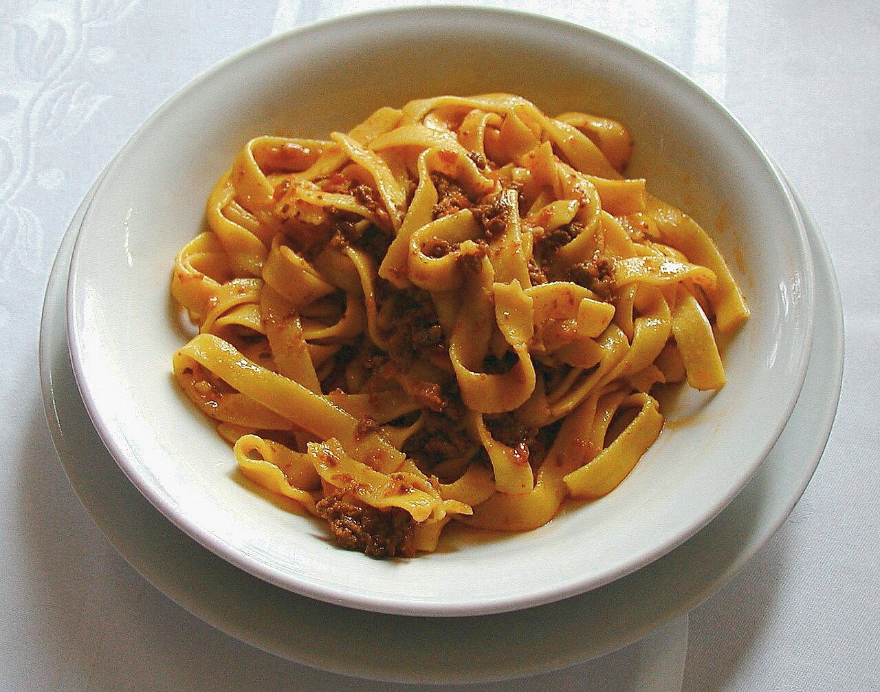 Bolognese vs. Spaghetti Sauce: Decoding the Flavor Differences